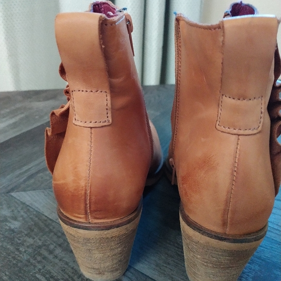 Mala Vita Brown Boot - Picture 2 of 4